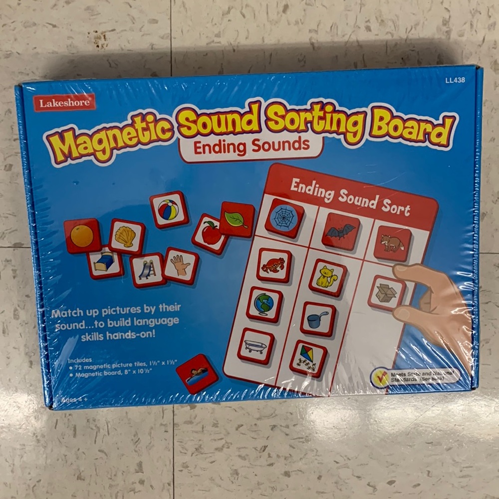 LakeShore learning, magnetic sound sorting board game